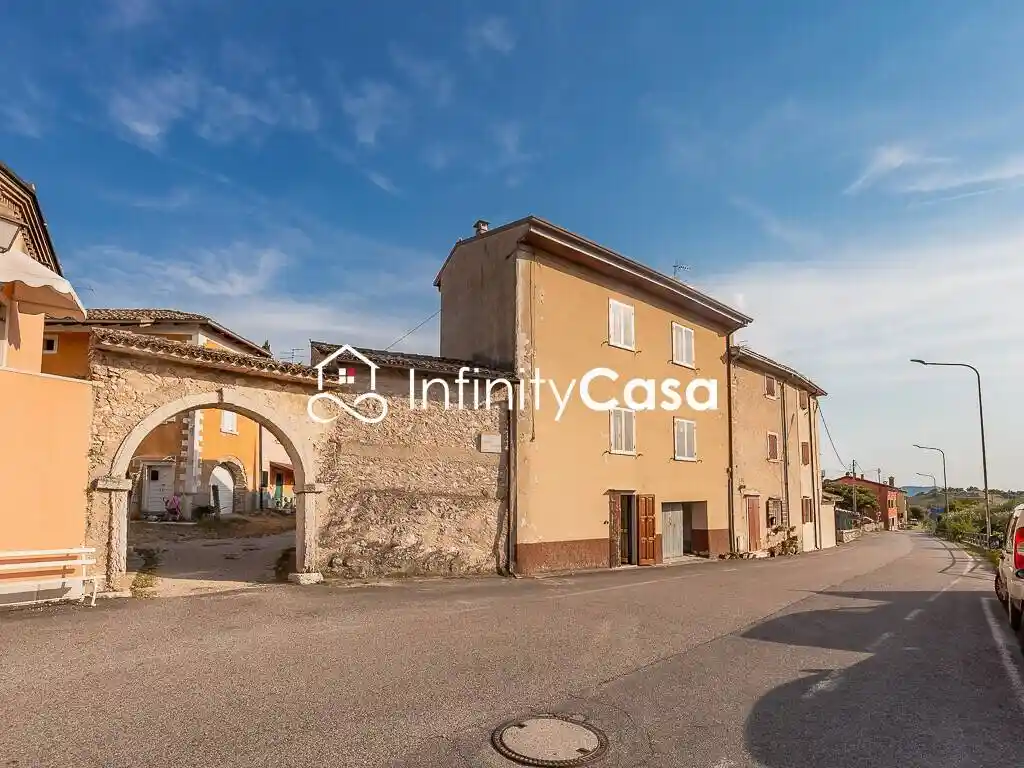 Rustico - Casale in vendita a Caprino Veronese