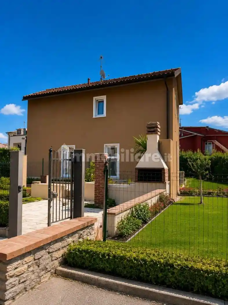 Casa indipendente in vendita a Sarzana