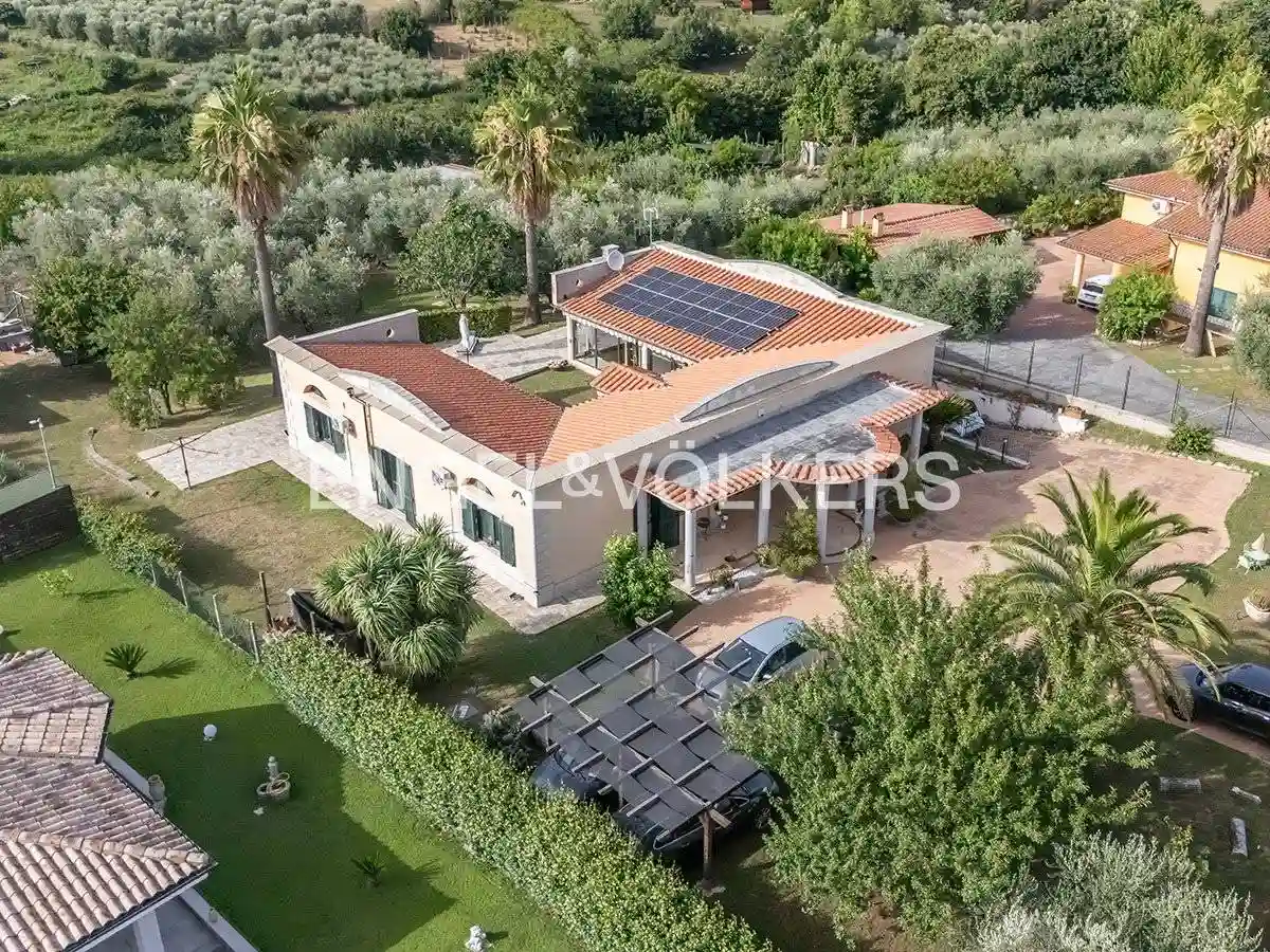 Villa - foto 2