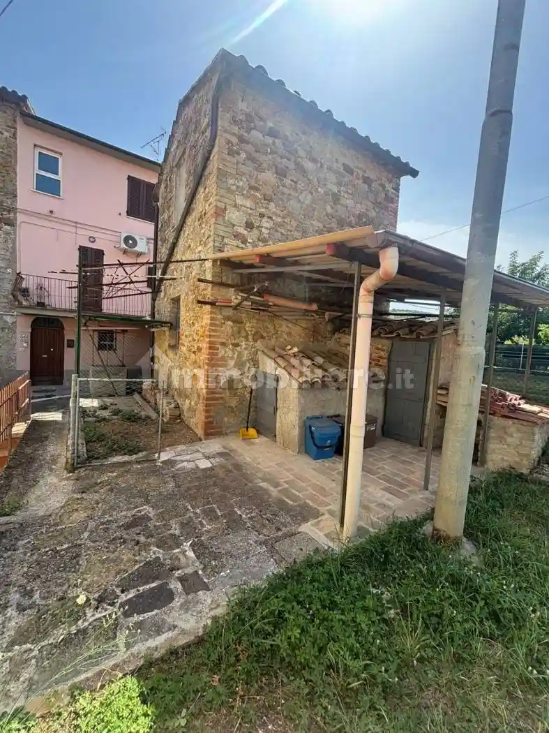 Palazzo - Edificio in vendita a Magione