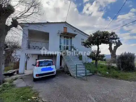 Villa in vendita a Roccaspinalveti