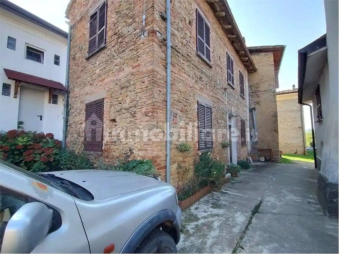 Casa indipendente in vendita a Gropparello