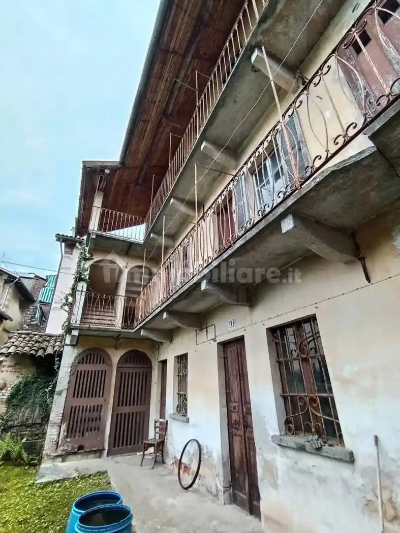 Villa in vendita a Serravalle Sesia