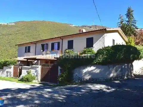 Villa in vendita a Camerata Nuova