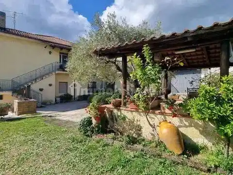 Villa in vendita a Broccostella