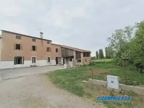 Villa in vendita a Roveredo di Guà