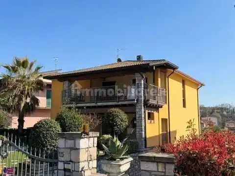 Villa in vendita a Lonato del Garda