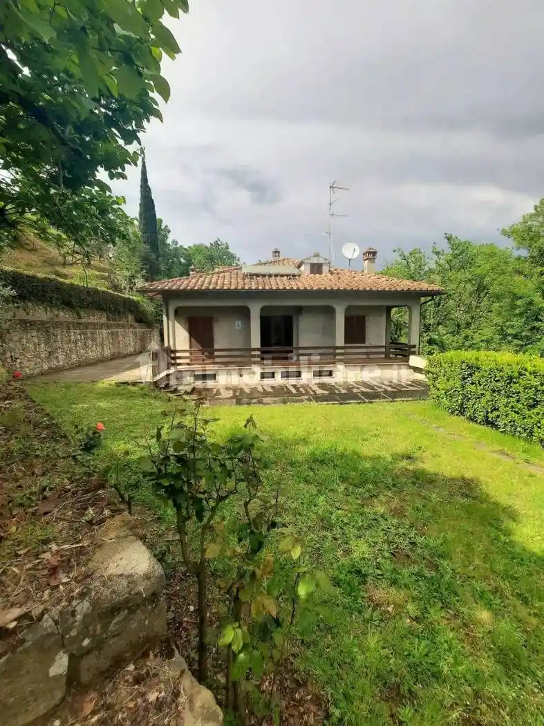 Villa in vendita a Capolona