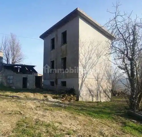 Villa in vendita a Alta Val Tidone