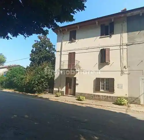 Villa in vendita a Piozzano