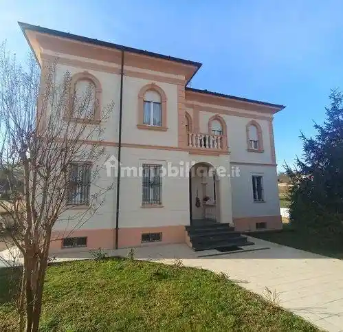 Villa in vendita a Pianello Val Tidone