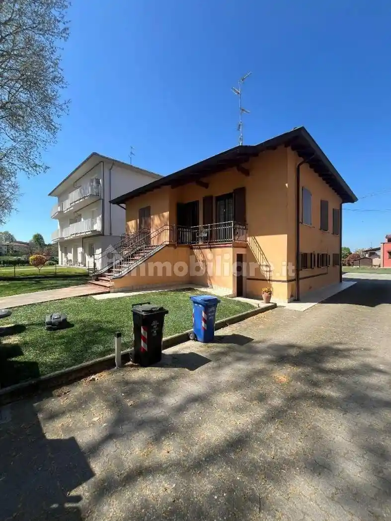 Villa in vendita a Montechiarugolo