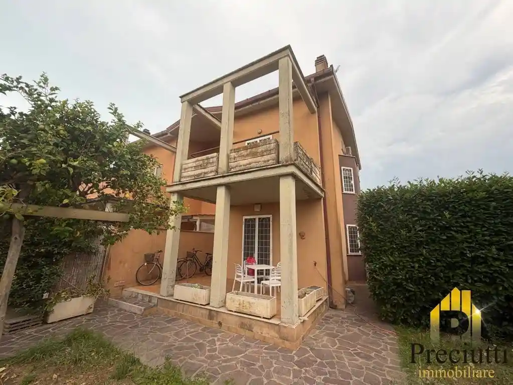 Villa in vendita a Fiumicino