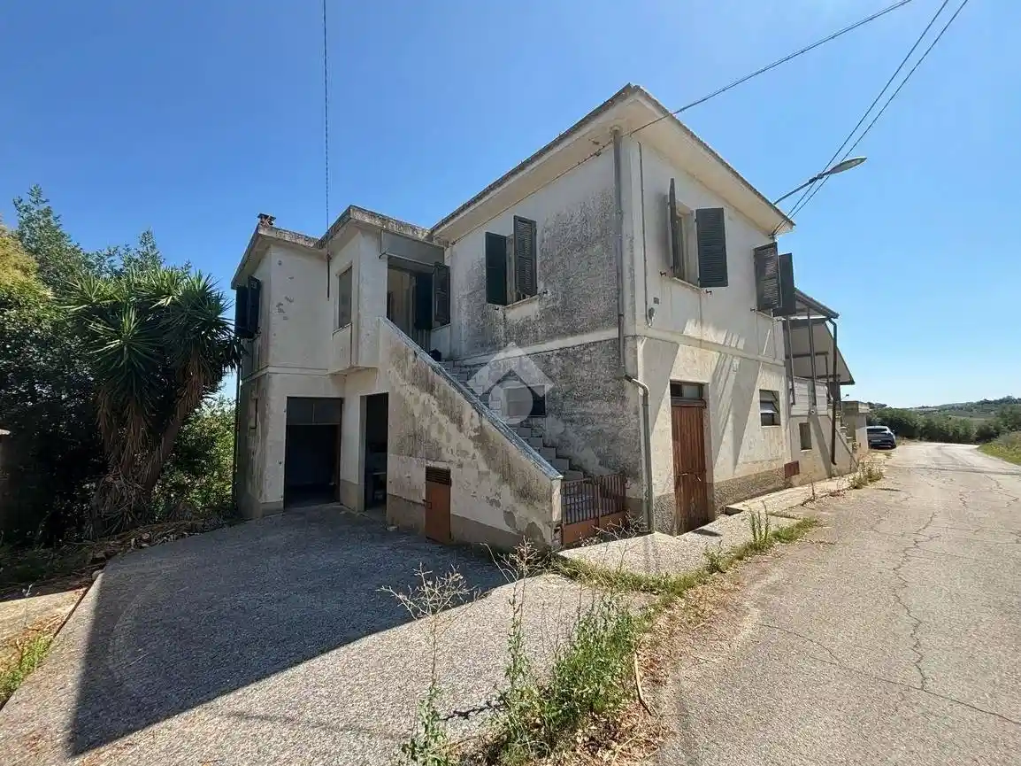 Casa indipendente in vendita a Cellino Attanasio
