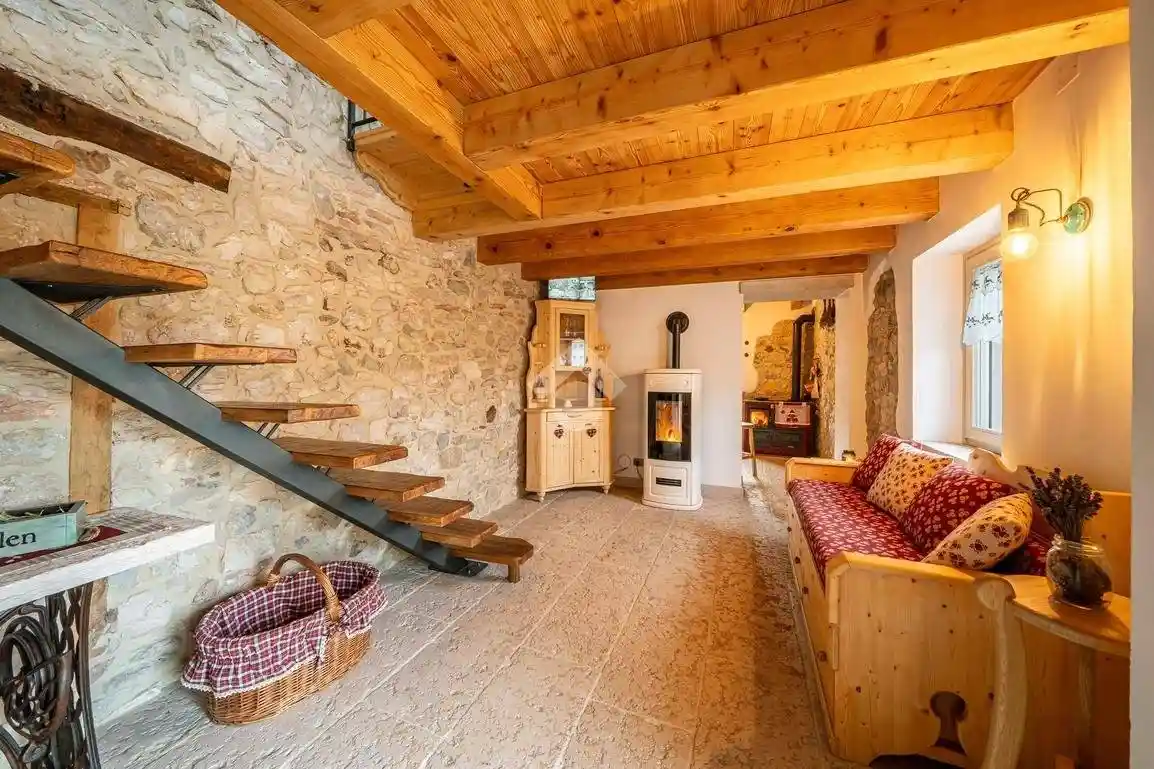 Rustico - Casale in vendita a Erbezzo