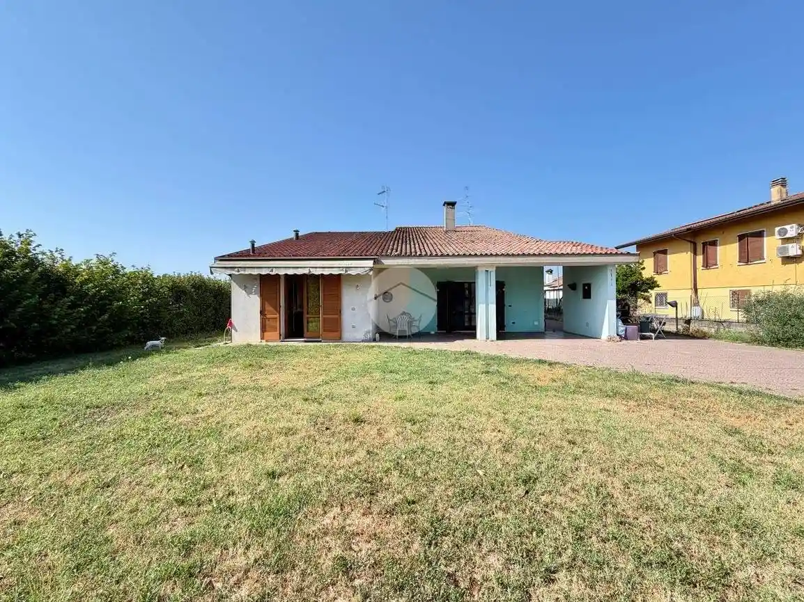 Villa in vendita a Dello