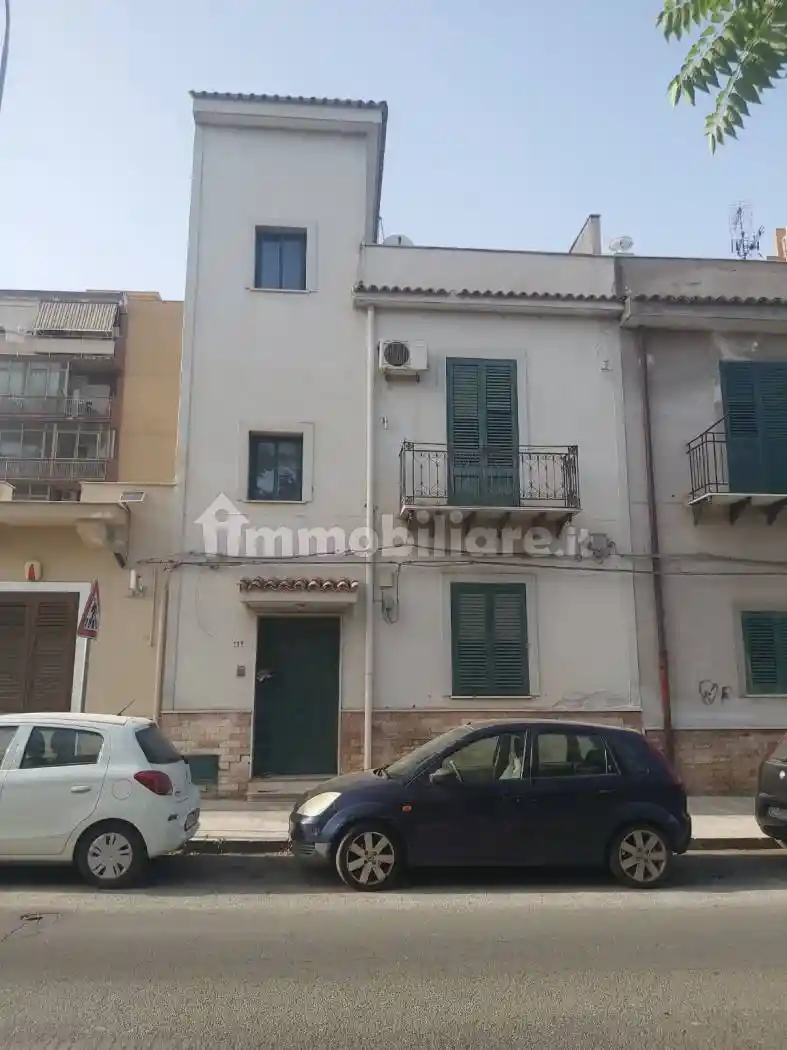 Palazzo - Edificio in vendita a Palermo