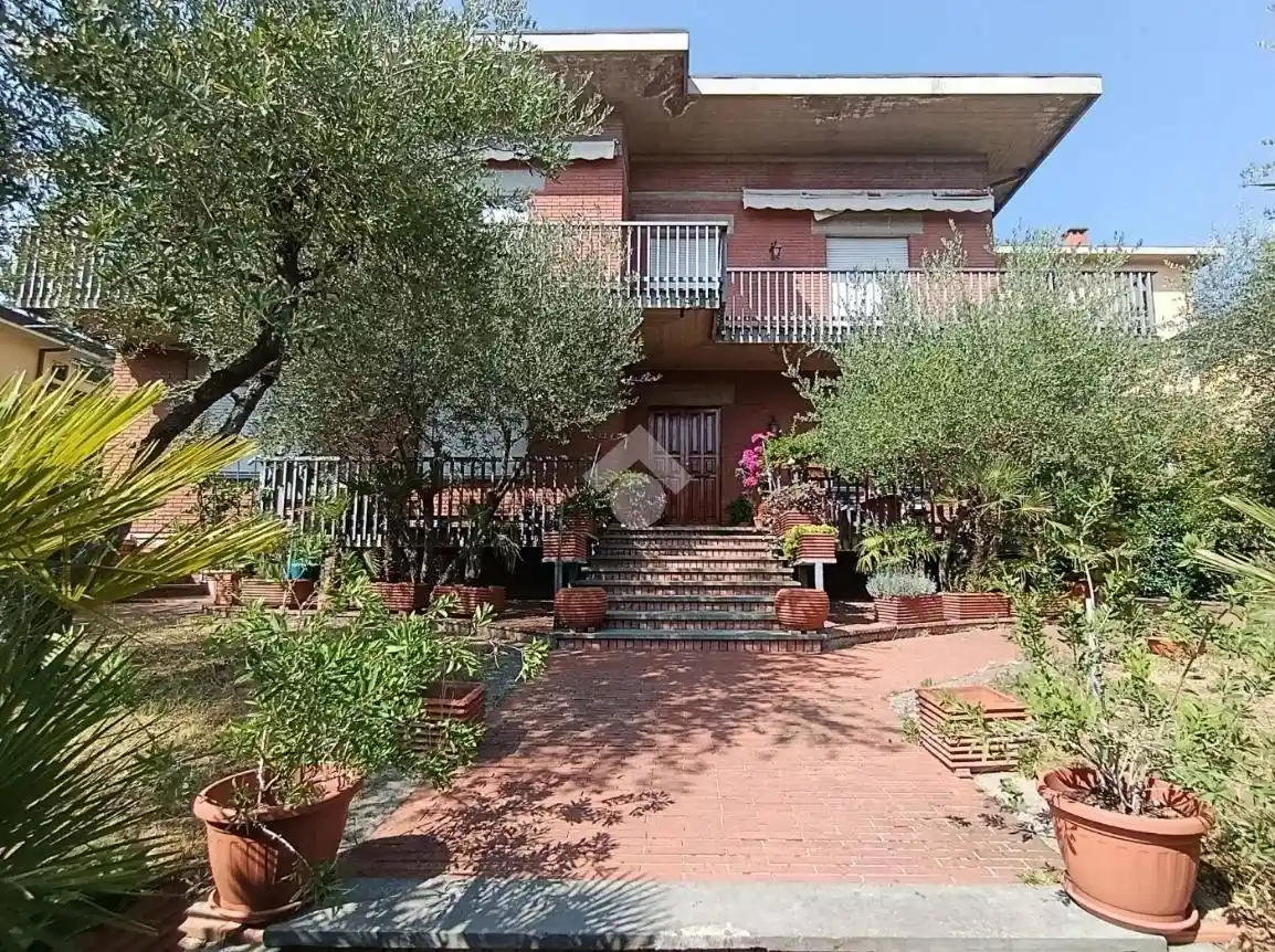 Villa in vendita a Montecatini-Terme