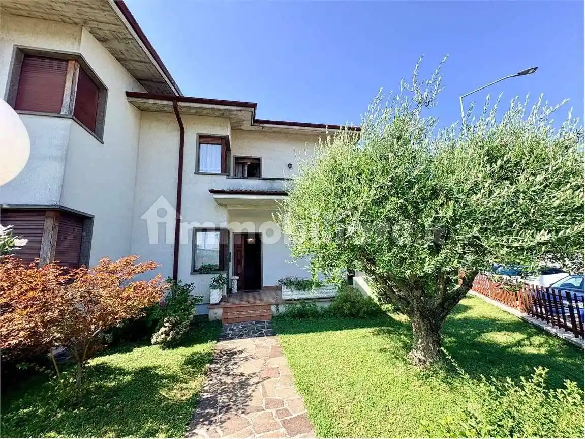 Villa in vendita a Villafranca di Verona