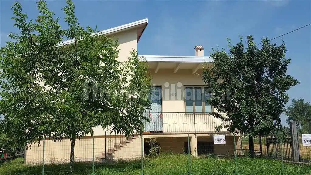 Casa indipendente in affitto a Gazzuolo