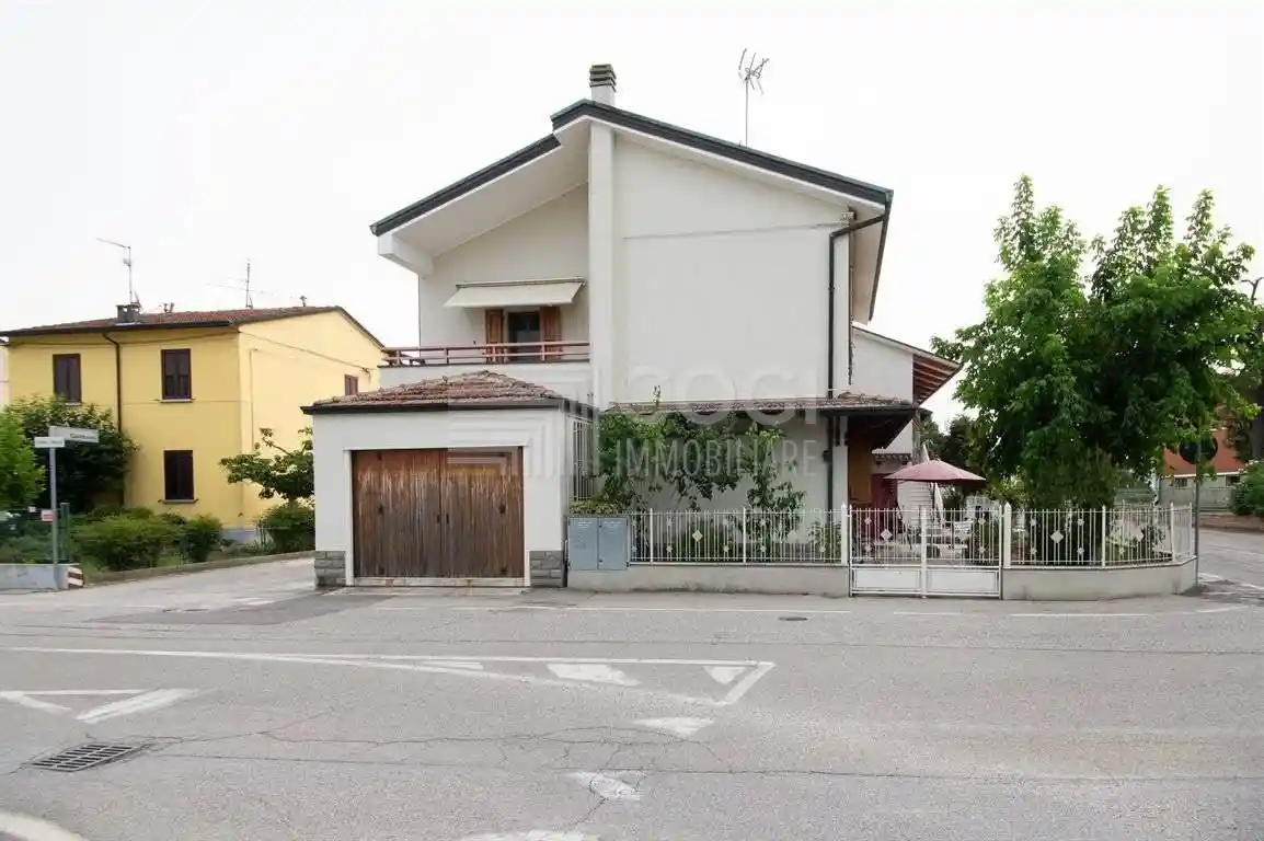 Casa indipendente in vendita a Bagnara di Romagna