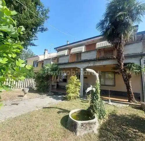 Villa in vendita a Pieve del Cairo