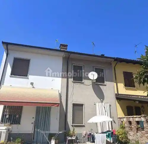 Villa in vendita a Sannazzaro de' Burgondi