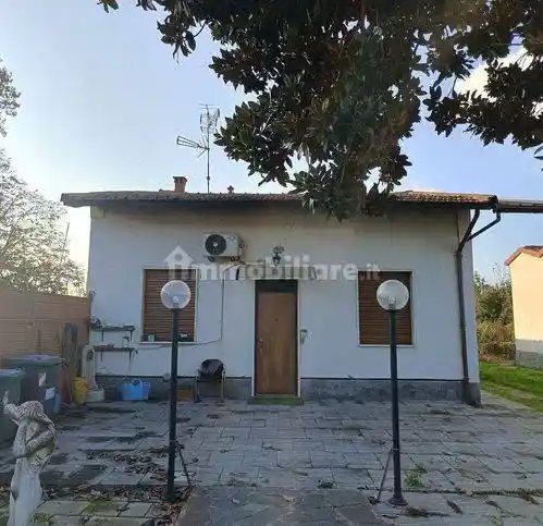 Villa in vendita a Sannazzaro de' Burgondi