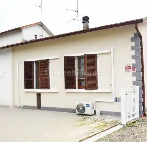 Villa in vendita a Sannazzaro de' Burgondi