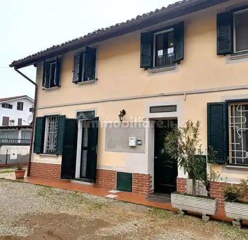 Villa in vendita a Sannazzaro de' Burgondi