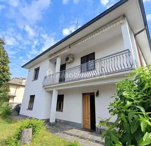 Villa in vendita a Sannazzaro de' Burgondi