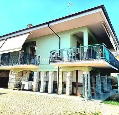 Villa in vendita a Sannazzaro de' Burgondi