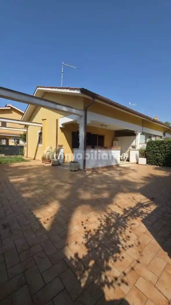 Villa in vendita a Ardea