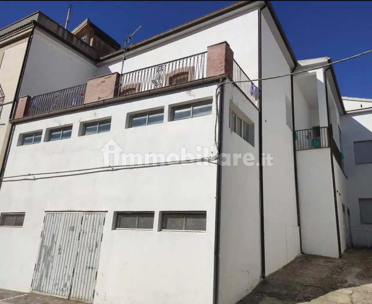 Palazzo - Edificio in vendita a Calciano