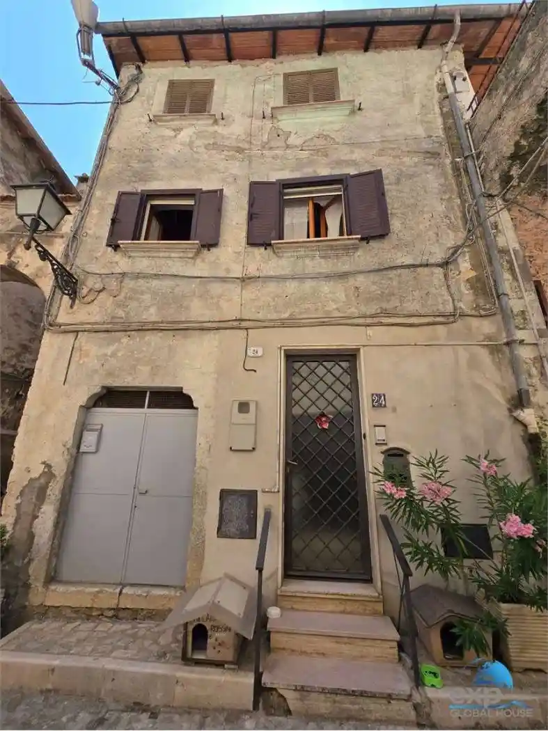 Casa indipendente in vendita a Terni