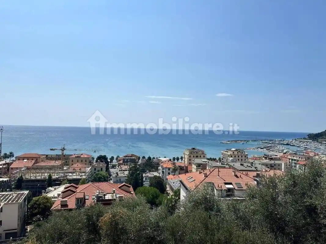Appartamento in vendita a Varazze