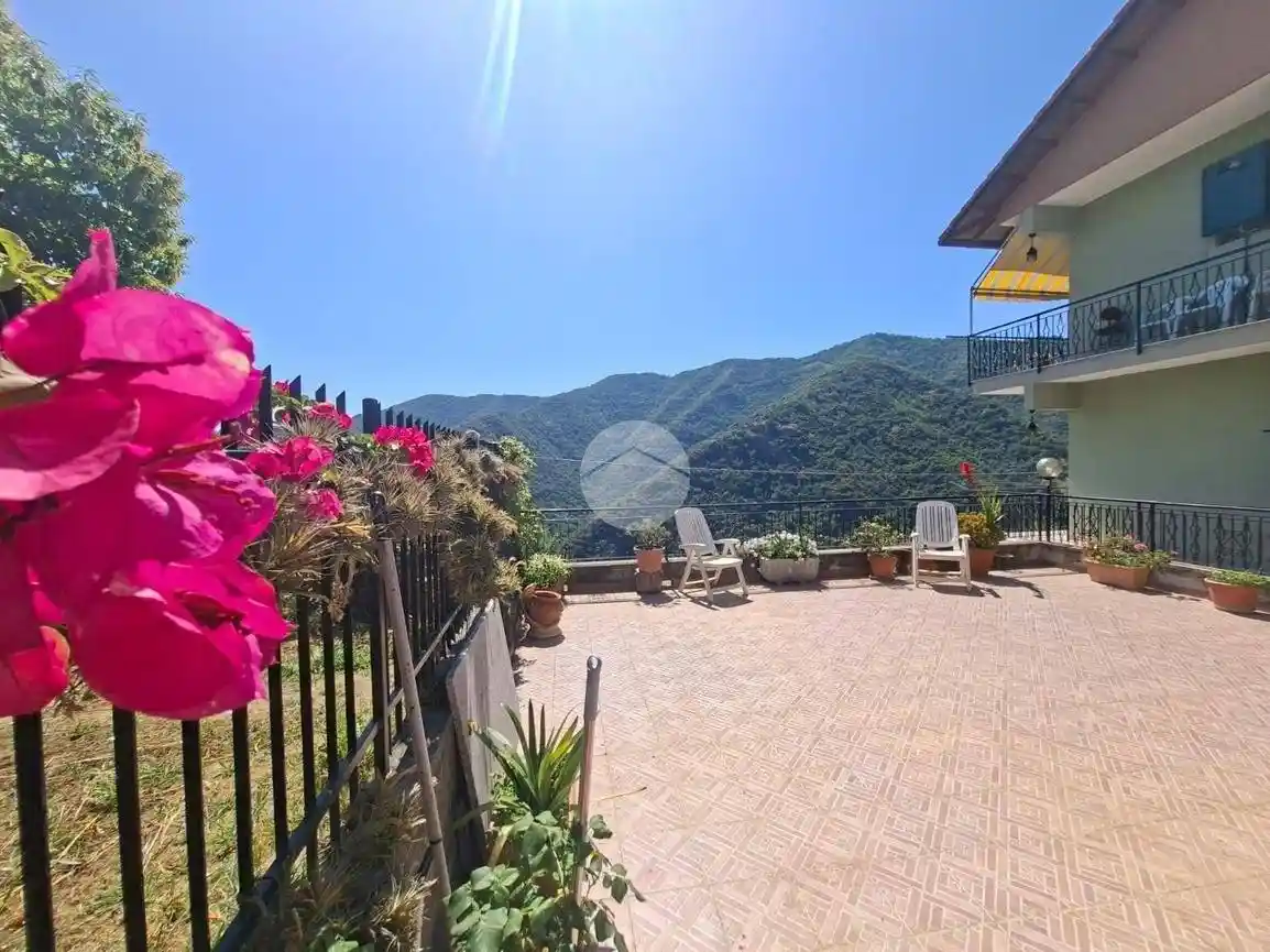 Villa in vendita a Avegno