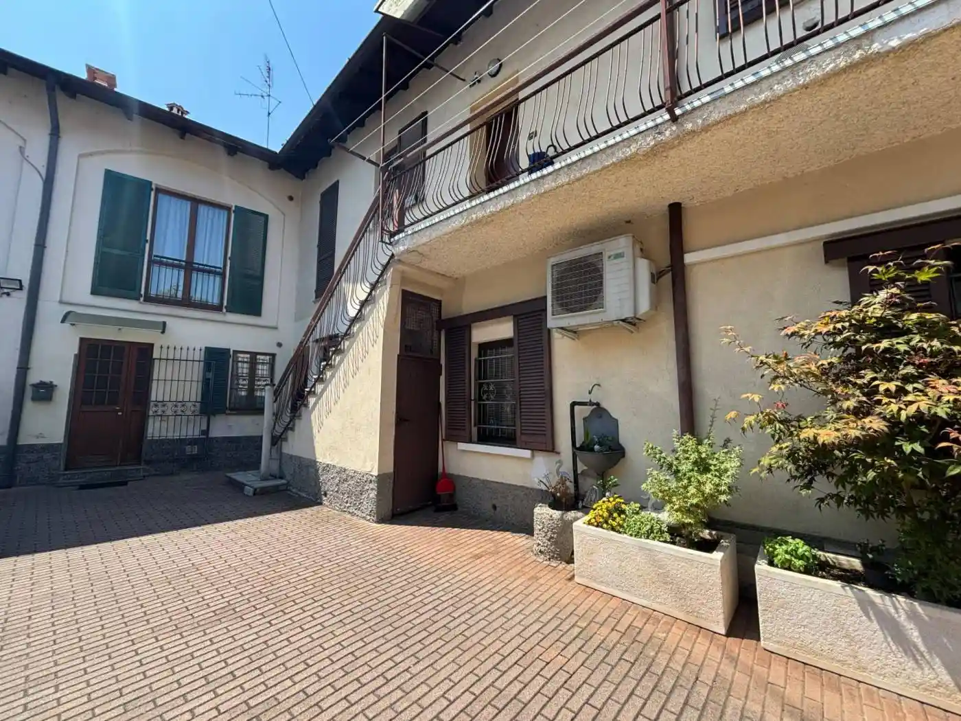 Appartamento in vendita a Carugo