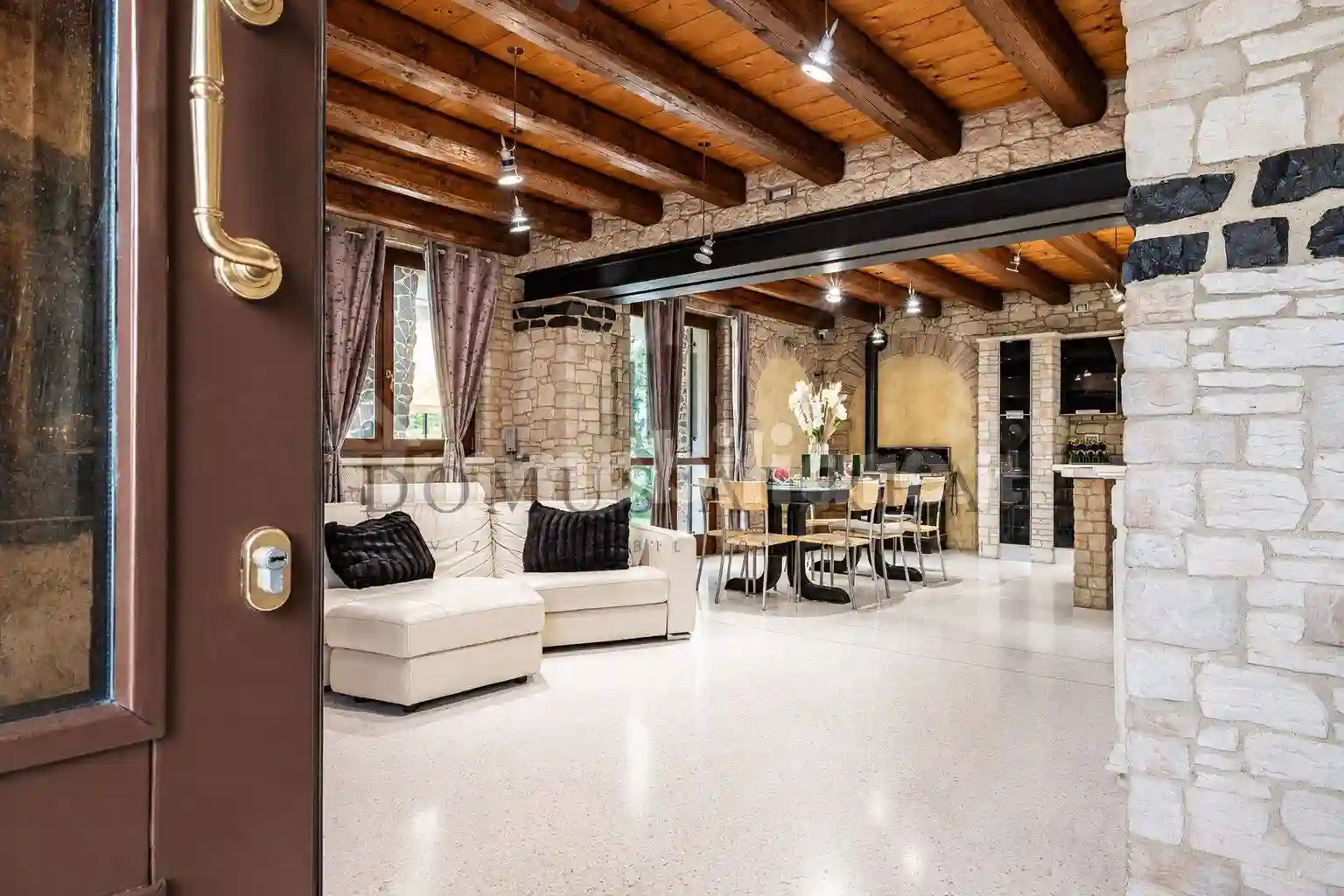 Villa - foto 2