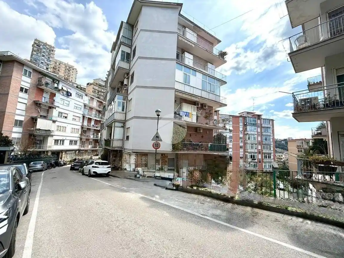Appartamento in affitto a Napoli