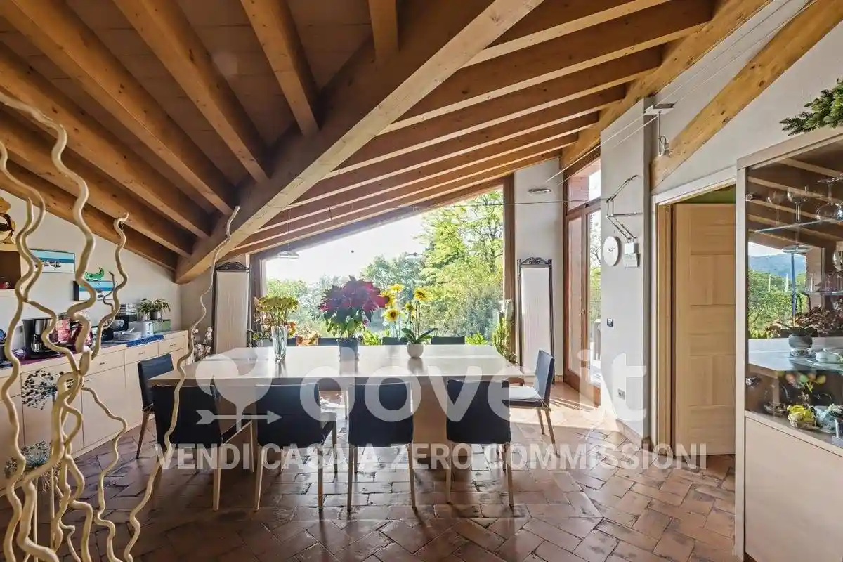 Villa in vendita a Gavirate