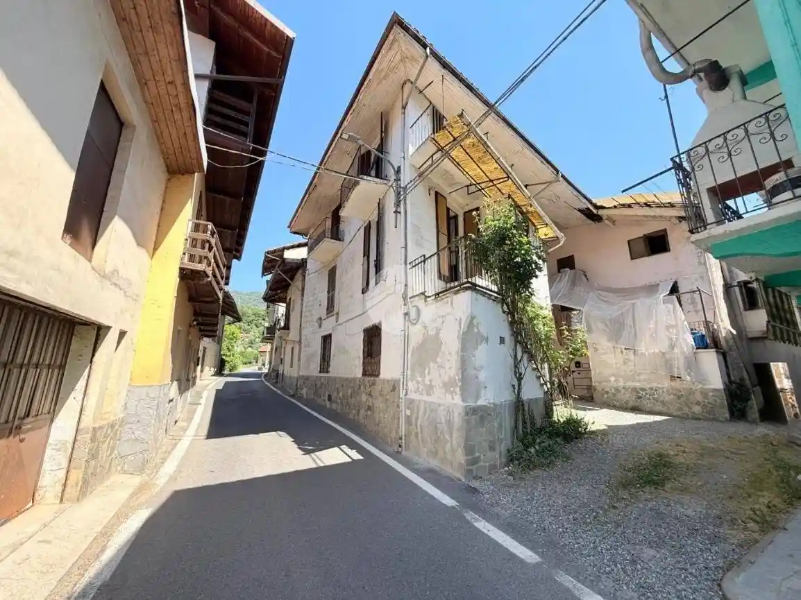 Casa indipendente in vendita a Rocca Canavese