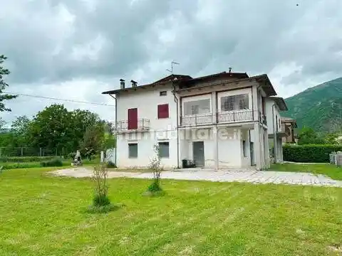 Appartamento in vendita a Cantiano