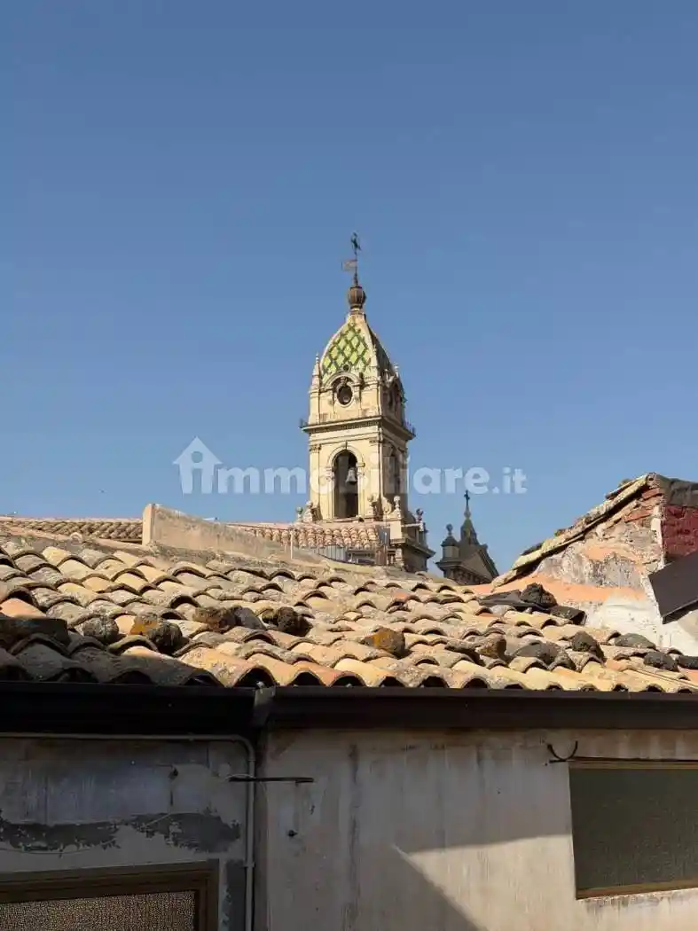 Palazzo - Edificio in vendita a Biancavilla