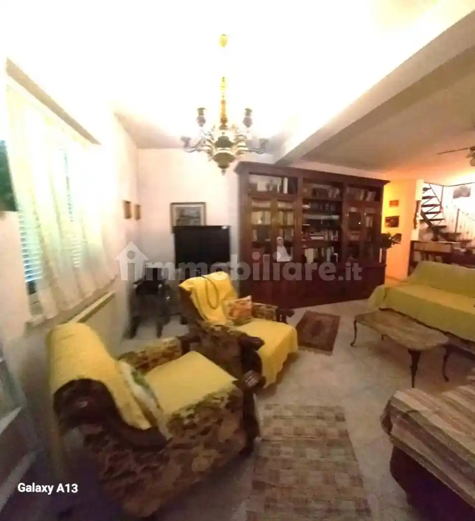 Casa indipendente in affitto a Carrara