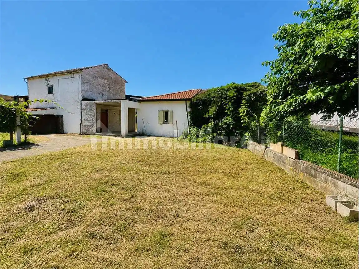 Casa indipendente in vendita a Frosinone
