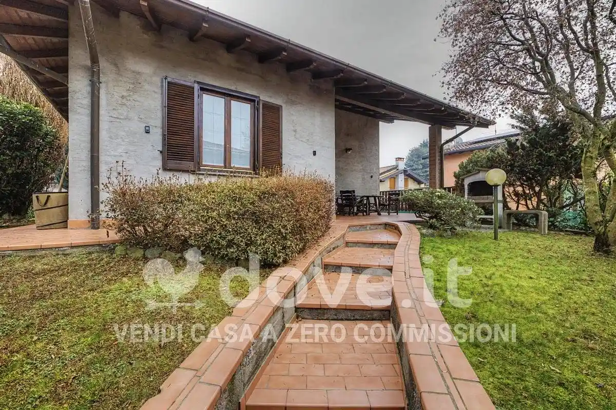 Villa in vendita a Arsago Seprio