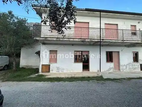 Villa in vendita a Valva