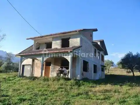 Villa in vendita a Oliveto Citra