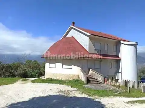 Villa in vendita a Valva